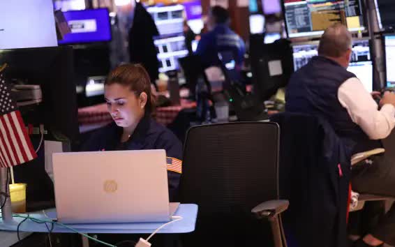 Giảm hơn 200 điểm, Dow Jones chứng kiến phiên tệ nhất trong tháng 5