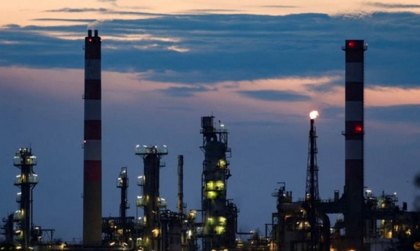 Giá dầu giảm do lo ngại lãi suất Mỹ tăng