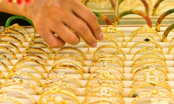 Giá vàng hôm nay 23/5: Thế giới lao dốc