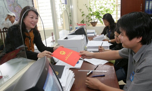 TP.HCM miễn lệ phí cấp sổ đỏ, giấy phép xây dựng đến hết năm 2025