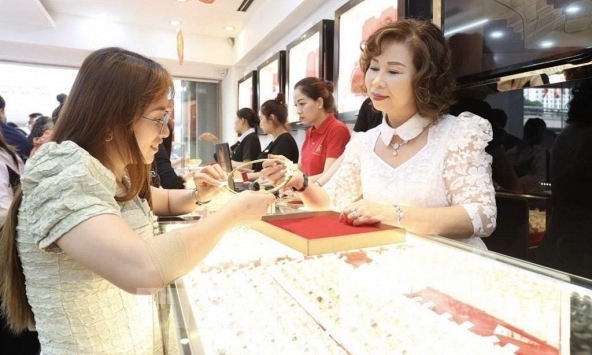 Giá vàng trong nước giảm dần bất chấp biến động thị trường thế giới