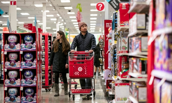 Các hãng bán lẻ Mỹ đua hạ giá sản phẩm khi người tiêu dùng ‘đuối sức’ vì lạm phát