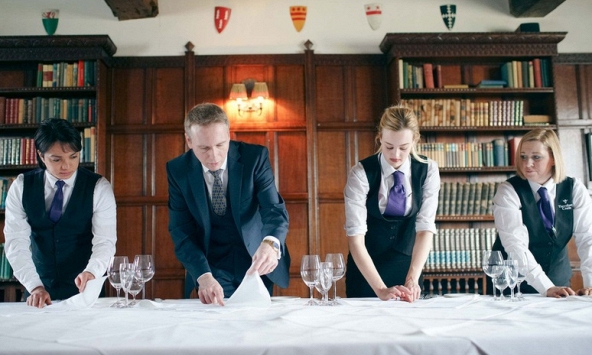 Giới siêu giàu 'đỏ mắt' tìm người giúp việc