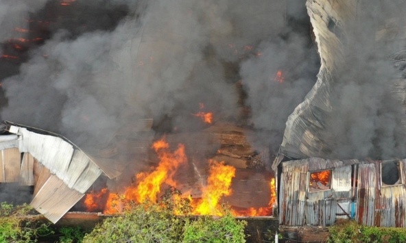Cháy quán lẩu trên phố cổ Hà Nội, khói đen nghi ngút
