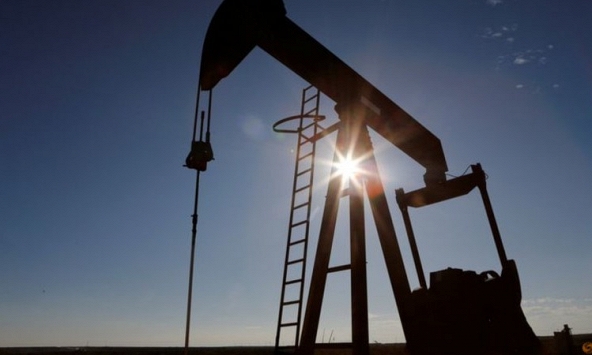 Giá dầu tăng do các nhà sản xuất lớn dự kiến tiếp tục cắt giảm sản lượng