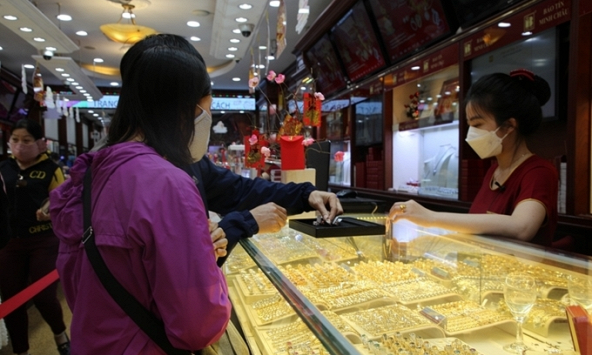 Người dân được mua vàng SJC theo diễn biến giá thế giới
