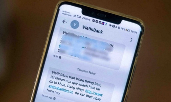 Nhiều nhà băng đồng loạt tăng phí SMS Banking