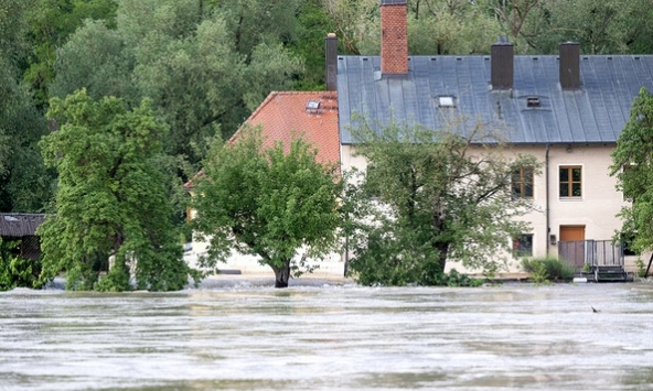 Đức, Thụy Sĩ và Ý tiếp tục bị tàn phá bởi lũ lụt