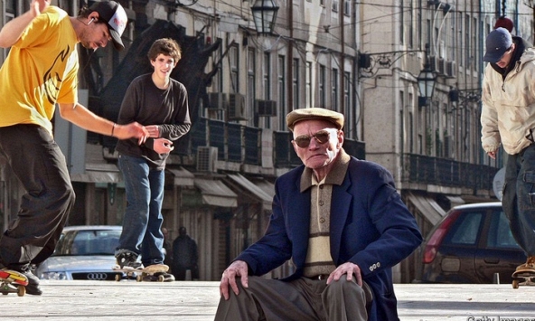 Dân số già hóa đang kìm hãm nền kinh tế lớn thứ 3 thế giới