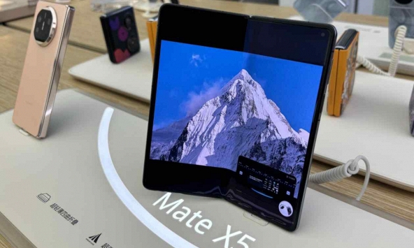 Huawei vượt Samsung trở thành nhà sản xuất điện thoại màn hình gập hàng đầu thế giới