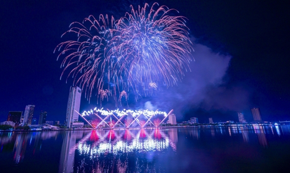 DIFF 2024: 46.561 quả pháo, 9 tháng chuẩn bị, 10 màn trình diễn và 20 phút thăng hoa