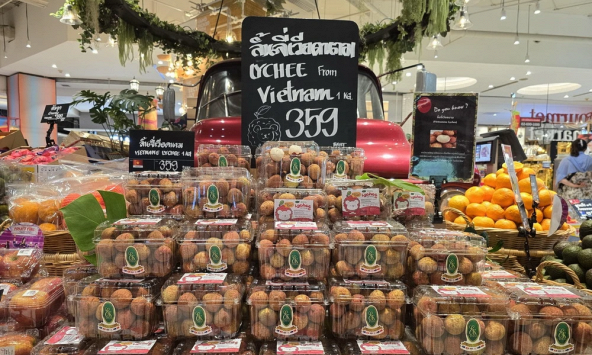 Độc đáo quảng bá vải thiều Việt Nam bằng sticker tại thủ đô của Thái Lan