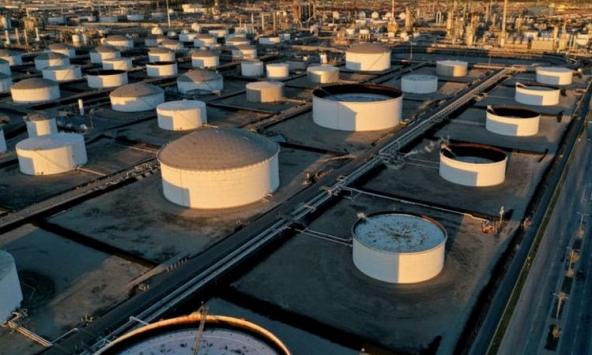 Giá dầu tăng do nhu cầu cao, căng thẳng ở Trung Đông củng cố phí bảo hiểm rủi ro