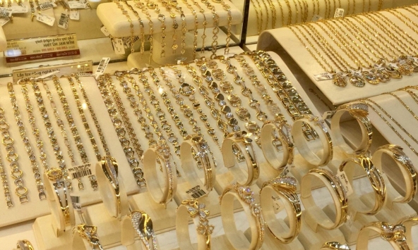 Giá vàng hôm nay 27/6: Thế giới chạm mốc thấp nhất trong 2 tuần