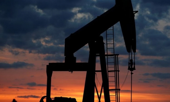 Giá dầu tăng cao do rủi ro nguồn cung gia tăng