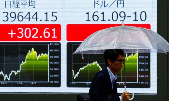 Cổ phiếu Nhật Bản 'mất đà' khi dòng tiền toàn cầu rút lui