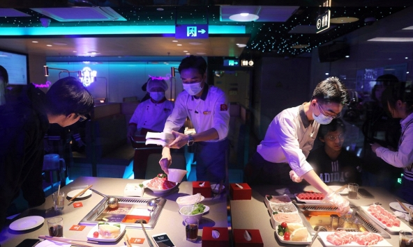 Tăng trưởng dịch vụ của Trung Quốc chạm mức thấp nhất trong 8 tháng 