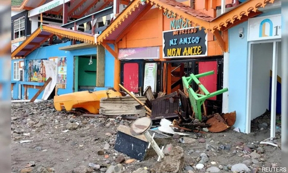 Siêu bão quét qua, người dân toàn đảo 'vô gia cư' sau một đêm