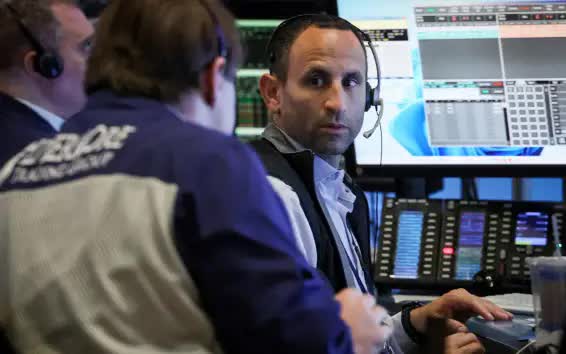 S&P 500 và Nasdaq Composite lập kỷ lục khi cổ phiếu Tesla tỏa sáng