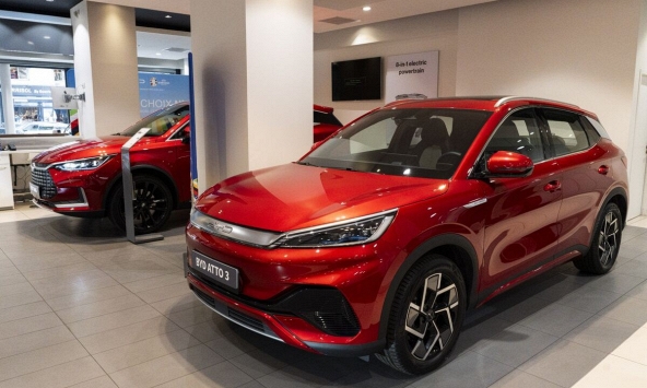 Xe điện Trung Quốc bảo vệ thị phần ở châu Âu khi căng thẳng thương mại leo thang