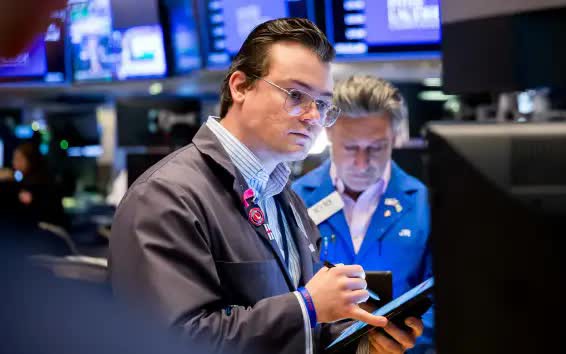 S&P 500 và Nasdaq lập kỷ lục mới khi tỷ lệ thấp nghiệp vượt dự báo
