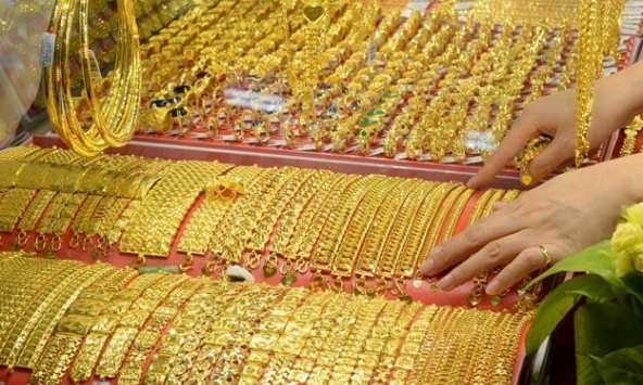 Giá vàng hôm nay 8/7: Tăng sát mốc 2.400 USD/ounce