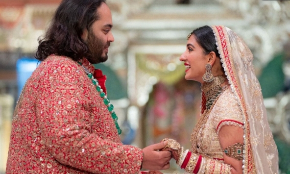 Thấy gì từ siêu đám cưới của con trai tỷ phú giàu nhất châu Á?