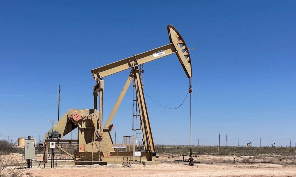 Dầu thô phục hồi mạnh trước nguy cơ xung đột ở Trung Đông leo thang