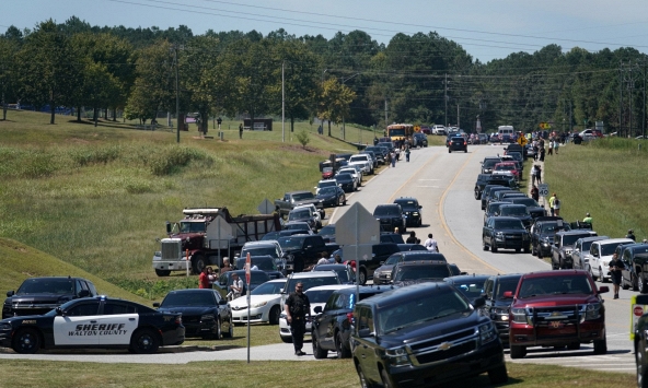 Ông Trump gọi học sinh 14 tuổi bắn chết 4 người là 'con quái vật bệnh hoạn và loạn trí'