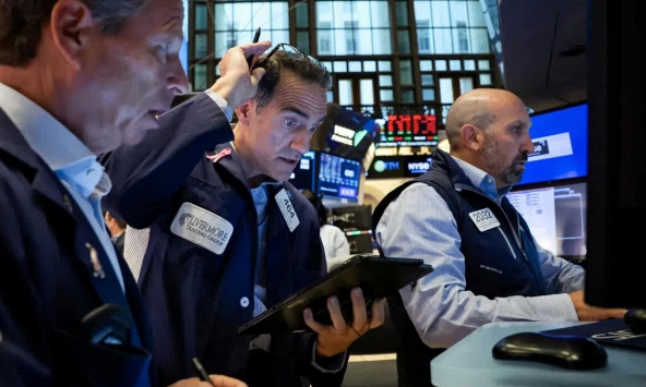 Dow Jones giảm hơn 200 điểm, S&P 500 ghi nhận phiên mất điểm thứ ba liên tiếp 