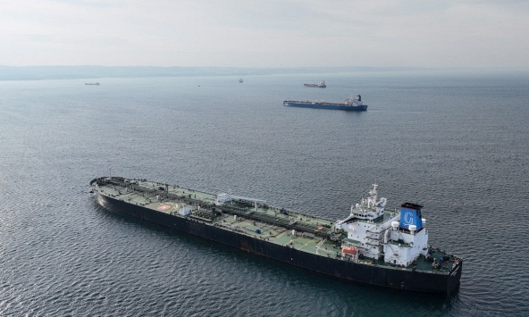 Dầu chạm mức thấp gần 3 năm do triển vọng nhu cầu yếu 