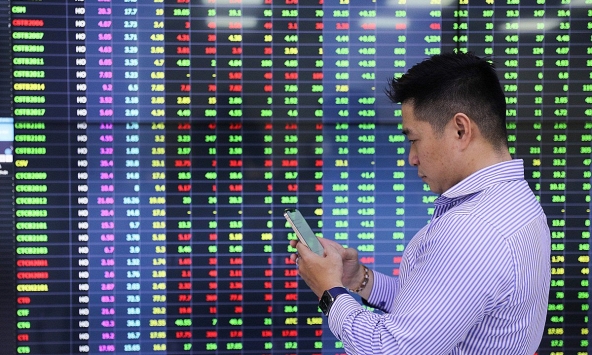 Nhận định chứng khoán 13/9: Duy trì tỷ trọng cổ phiếu ở mức trung bình