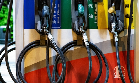 IEA hạ dự báo tăng trưởng nhu cầu dầu mỏ toàn cầu cả năm 2024