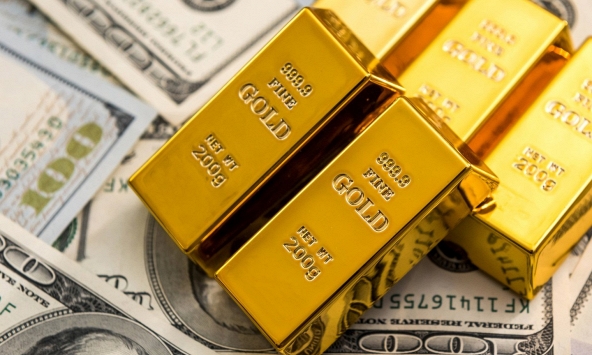 Nhu cầu trú ẩn an toàn đẩy giá vàng lên mức cao kỷ lục mới