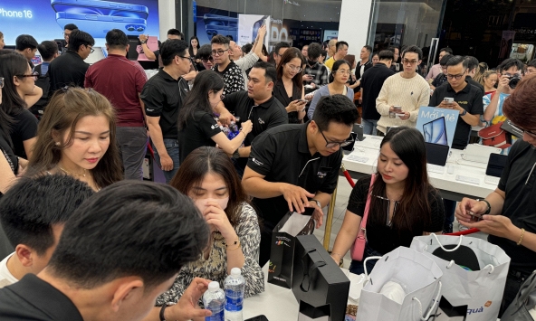 FPT Shop và F.Studio by FPT dự kiến giao gần 20.000 iPhone 16 sau 3 ngày mở bán