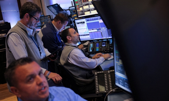 Lợi suất trái phiếu và USD giảm, Dow Jones đạt kỷ lục sau dữ liệu lạm phát của Mỹ 