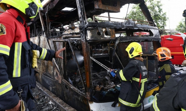 Ít nhất 23 người thiệt mạng sau khi xe buýt chở giáo viên và học sinh bốc cháy ở Thái Lan 