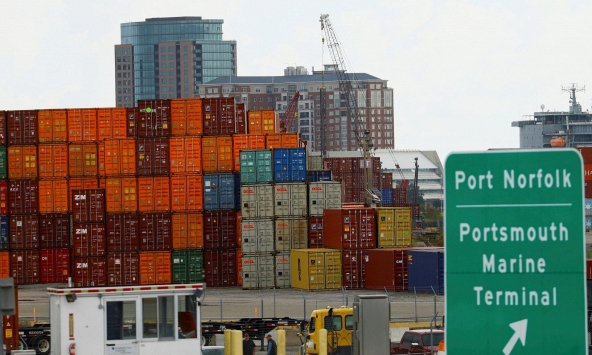 Công nhân và nhà điều hành cảng đạt được thỏa thuận chấm dứt cuộc đình công lịch sử ở Mỹ