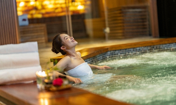 Tắm khoáng mùa thu đông giữa núi rừng Tây Bắc - còn gì 'chill' hơn?