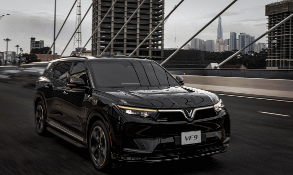 Ông Phạm Nhật Vượng thành lập công ty đào tạo và sát hạch lái xe thuần điện đầu tiên tại Việt Nam