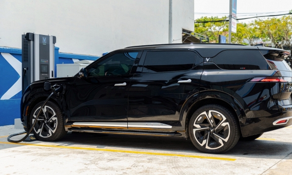 VinFast chuẩn bị lắp trạm sạc xe điện tại hệ thống siêu thị Saigon Co.op