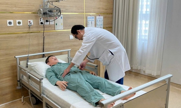 Kỳ tích phục hồi ngoạn mục của bệnh nhân 60 tuổi liệt tứ chi, từng sống nhờ máy thở