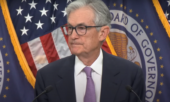 Chủ tịch Fed tuyên bố sẽ không từ chức nếu Trump yêu cầu