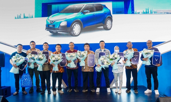 VinFast bàn giao lô xe điện VF5 đầu tiên tại Indonesia