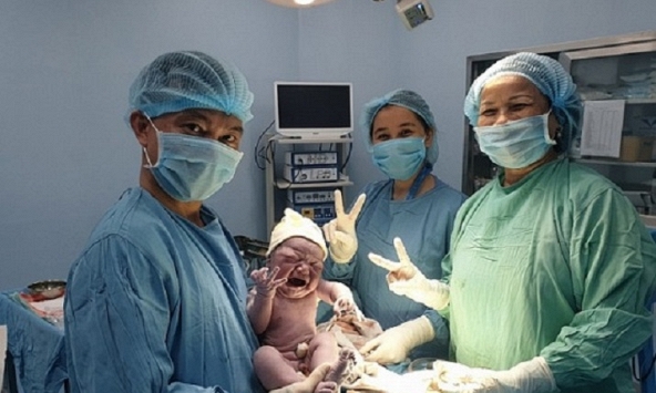 Sản phụ 80kg sinh con nặng tới 5kg