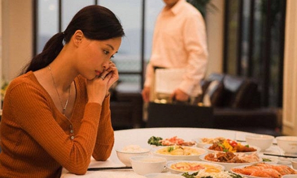 Vợ bỏ đi giữa đêm và tin nhắn của cậu hàng xóm khiến chồng vô tâm tỉnh ngộ