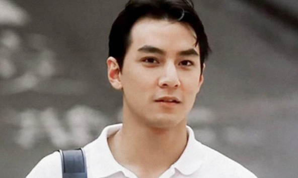 Không chỉ đẹp như tượng tạc, nam diễn viên này còn tốt nghiệp trường danh tiếng, bất ngờ đi dạy học khiến fan thích thú