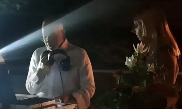 Triệu phú đính hôn tại biệt thự riêng rồi 'quay xe' tố cáo sự phản bội của cô dâu trước 150 khách mời