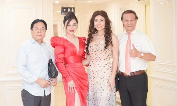 Thí sinh Mrs Grand Vietnam bước vào ngôi nhà chung chuẩn bị cho bán kết