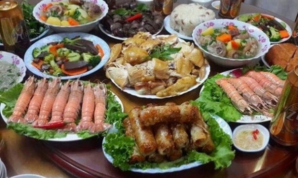 Bữa cơm rằm tháng 7 'sóng gió' và sự vùng lên đúng lúc của nàng dâu đảm